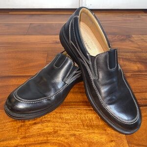 EUC Mens Size 9M, Dockers Black Slip on Loafers with Leather Upper & Rubber Sole